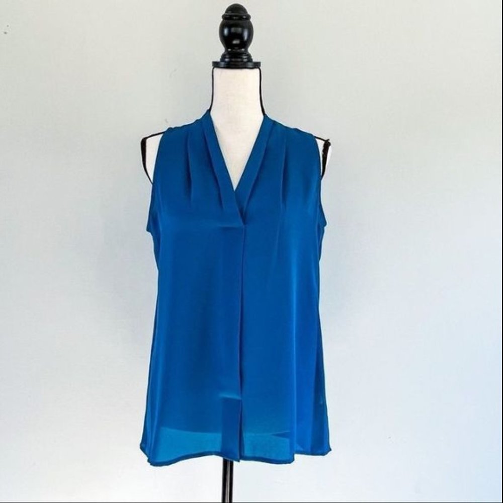 Violet + Claire • Sleeveless V-Neck Blouse In Blue/Teal Color Sz M